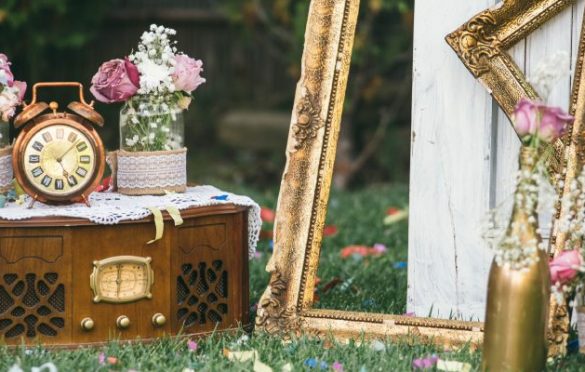 How to Thrift Your Way to Unique Wedding Decor?
